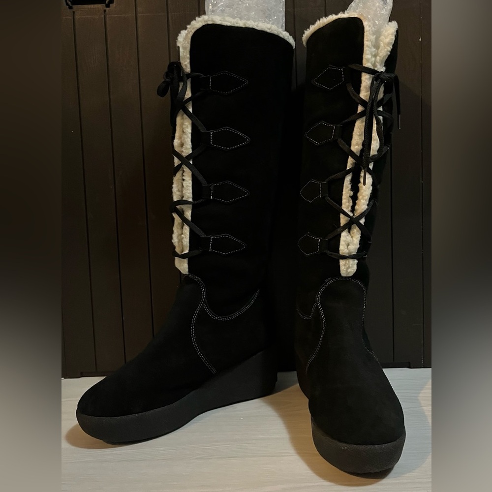 Suede Wedge black boots with shearling lace up boots size 6 Riverland